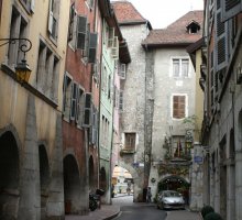 Les rues étoites de la vieille ville d'Annecy